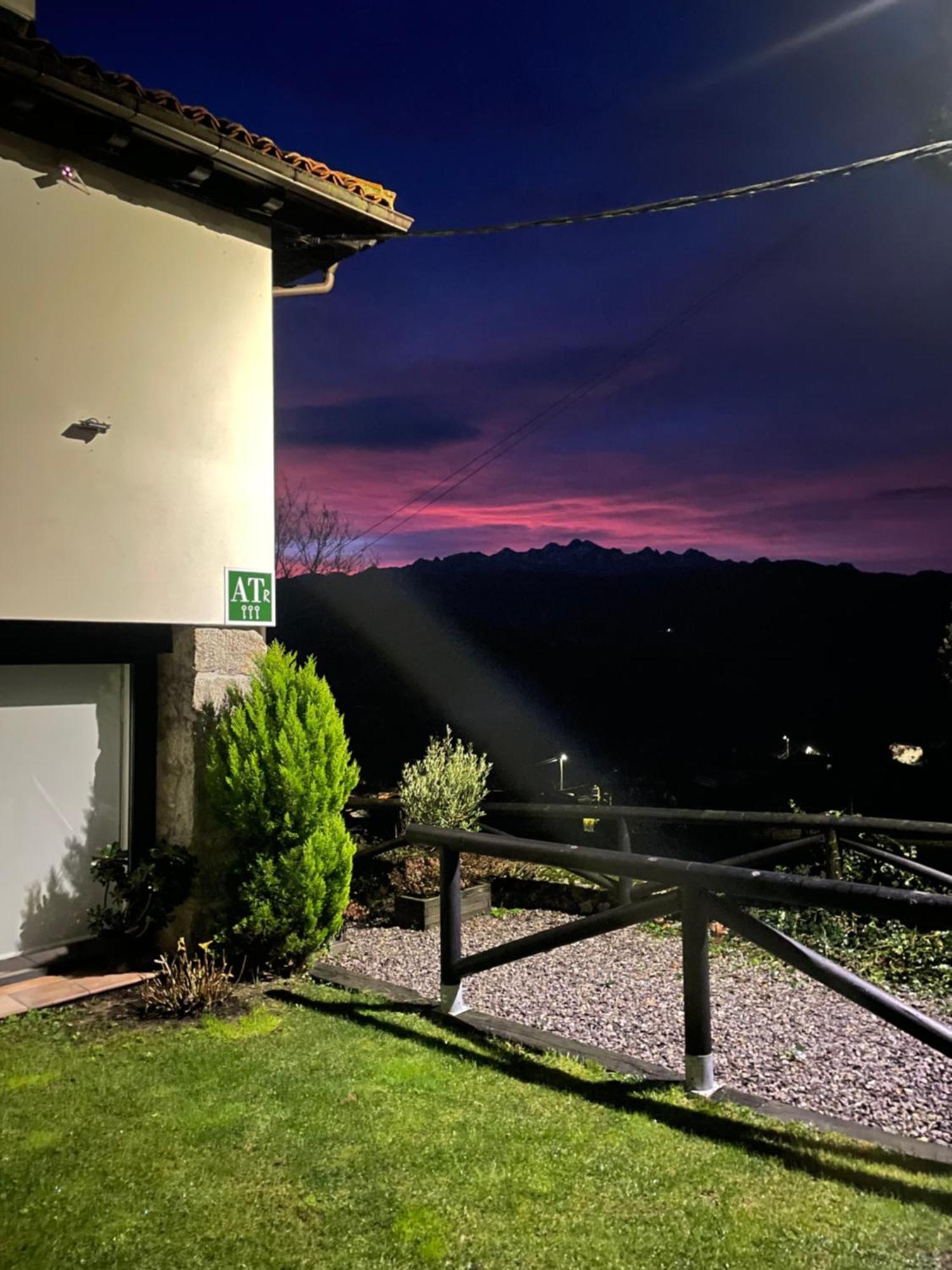 Apartamentos Picabel Onís Exterior foto